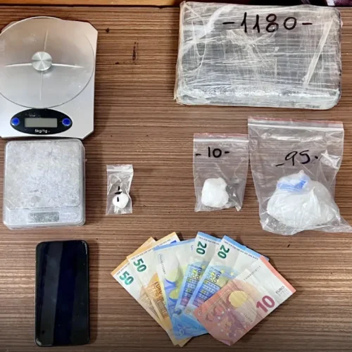 Συνελήφθη 25χρονος με πάνω από 1,2 κιλά κοκαΐνης στην Αττική