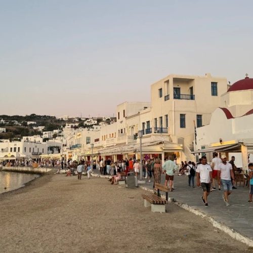 «Μειωμένη» η τουριστική κίνηση στη Μύκονο – Τι κρύβεται πίσω από αυτό;