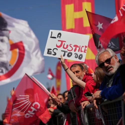 Νέα μαζική διαδήλωση για τη σύλληψη Ιμάμογλου στην Κωνσταντινούπολη