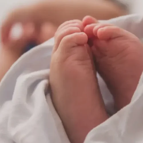 Μυστήριο με νεογέννητο στη Θεσσαλονίκη – Σύλληψη 20χρονης και 48χρονου