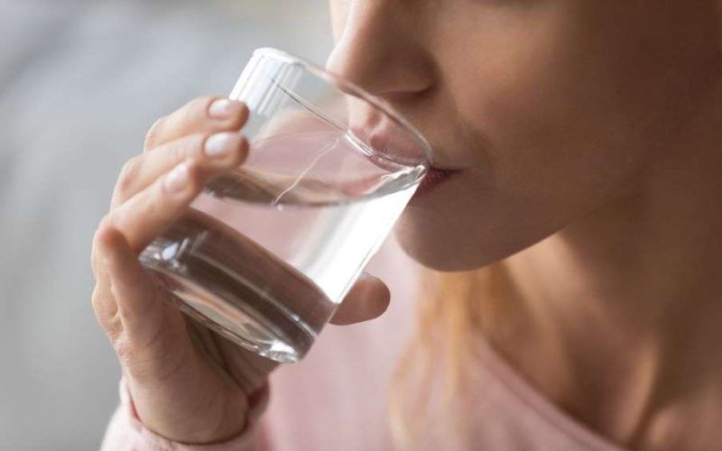Γιατρός του Χάρβαρντ προτείνει 8 πρωινές συνήθειες για υγιές έντερο