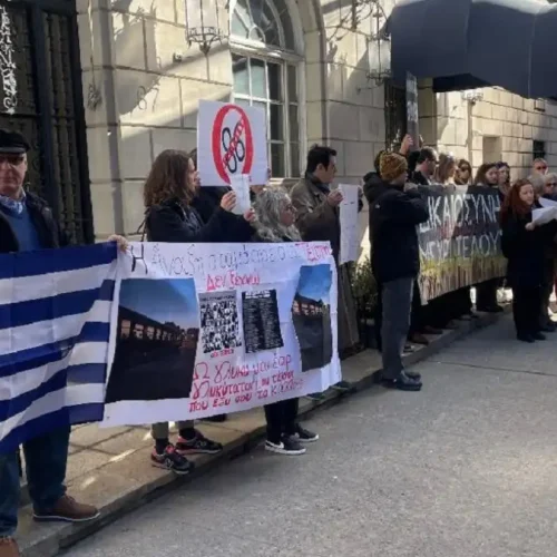 Τέμπη: Ομογενείς στη Νέα Υόρκη διαδήλωσαν για την τραγωδία και ζητούν δικαιοσύνη