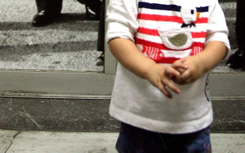 Νήπιο 3,5 ετών βρέθηκε να περιφέρεται μόνο του στην Αρτα