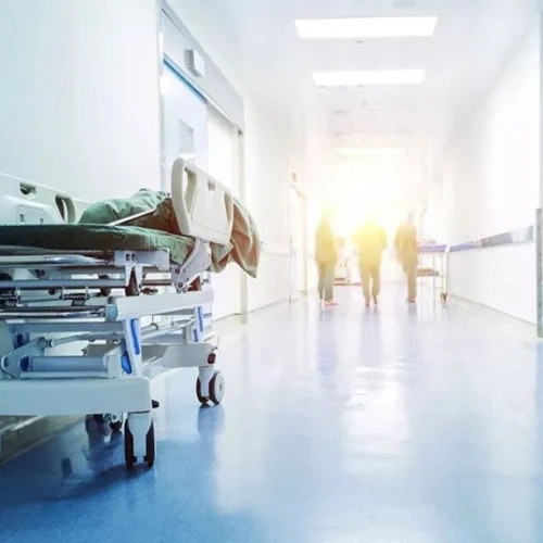 ΤΟ «ΒΡΑΧΙΟΛΑΚΙ» ΕΚΟΨΕ ΣΤΟ ΜΙΣΟ ΤΗΝ ΑΝΑΜΟΝΗ ΣΤΑ ΕΠΕΙΓΟΝΤΑ – ΕΦΑΡΜΟΖΕΤΑΙ ΣΕ 34 ΝΟΣΟΚΟΜΕΙΑ