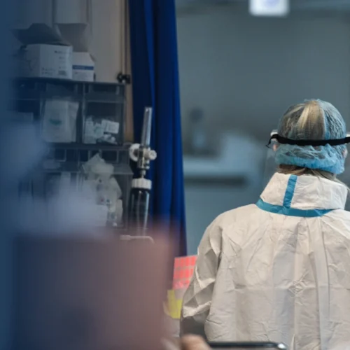 «ΔΕΝ ΠΕΘΑΝΑΝ από COVID» – Κακουργηματική δίωξη  για το «ΝΕΚΡΟΤΑΦΕΙΟ» της ΜΕΘ