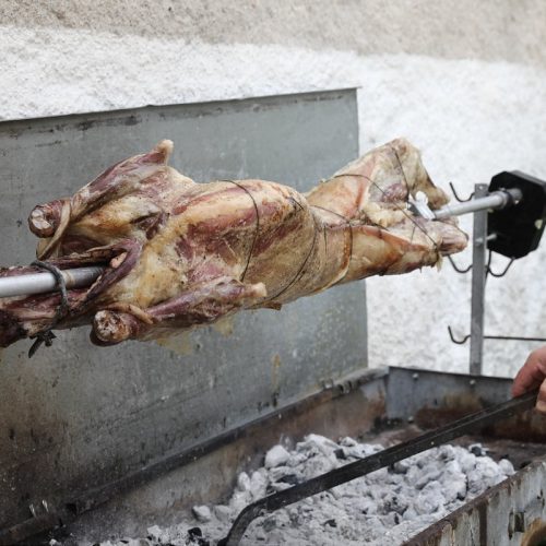 Ξέρεις γιατί τσουγκρίζεις αυγά και σούβλιζεις αρνί κάθε Πάσχα; – Το έθιμο και οι συμβολισμοί του
