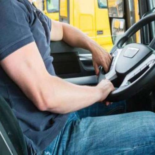 Ωραιόκαστρο: Η άσφαλτος «κατάπιε» φορτηγό! (βίντεο)