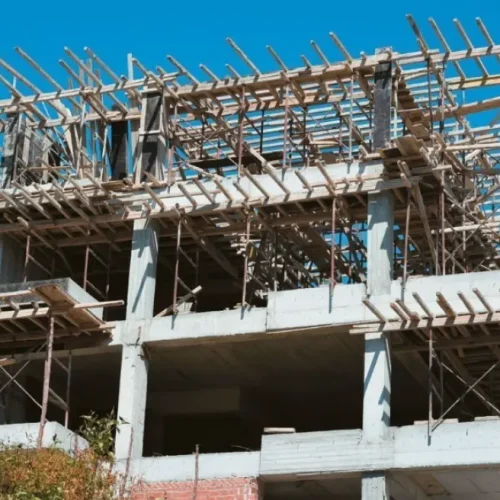 Οι πολεοδομίες αλλάζουν χέρια: Από την 1η Ιουλίου οι πρότυπες ΥΔΟΜ στο κτηματολόγιο, από το 2027 η πλήρης ένταξη