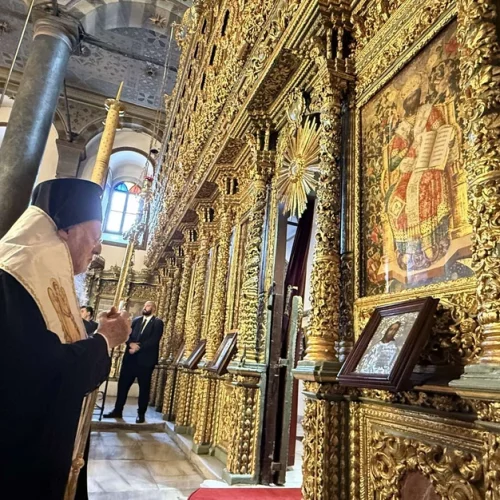 Τρισάγιο στο Φανάρι για τα θύματα των Τεμπών (βίντεο)
