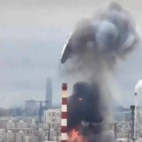 Η ρωσική αεράμυνα και όχι ουκρανικό drone χτύπησε δεξαμενή σε διυλιστήριο στη Μόσχα (βίντεο)