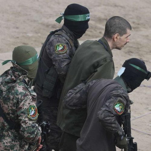 Η Χαμάς «εξετάζει» το ενδεχόμενο μεταφοράς Ισραηλινών ομήρων στην πόλη της Γάζας