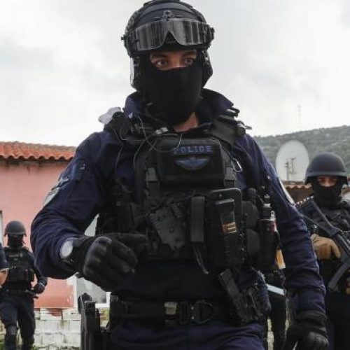 Αστυνομία στους καταυλισμούς – Πότε πιάνουν δουλειά οι «Ομάδες Ασφαλούς Συμβίωσης»