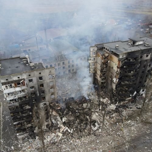 Μάχες – φωτιά στην Ανατολική Ουκρανία: Η Μόσχα πιέζει πριν τη συνάντηση Τραμπ–Πούτιν