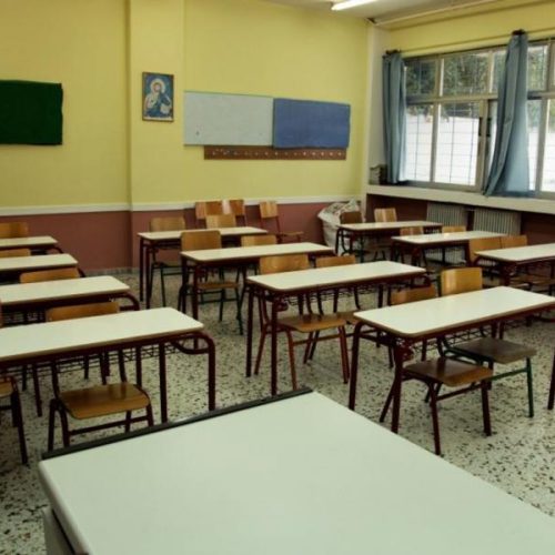Ρόδος – Συνελήφθη «νταής» πατέρας που έβρισε και απείλησε δασκάλα σε σχολείο