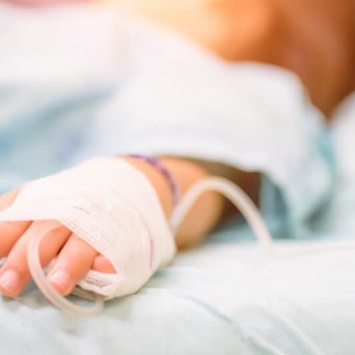 Τραγική εξέλιξη: Εγκεφαλικά νεκρό το 3χρονο κοριτσάκι που ανασύρθηκε από πισίνα ξενοδοχείου στη Ρόδο