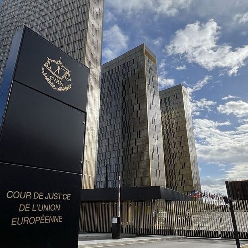 Ευρωπαϊκό Δικαστήριο: Οι γάμοι ομοφυλοφίλων πρέπει να αναγνωρίζονται σε όλα τα κράτη μέλη
