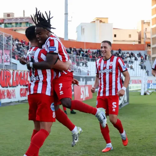 Πανσερραϊκός – Αστέρας Τρίπολης 2-1: Πρώτη νίκη των Σερραίων στην Super League