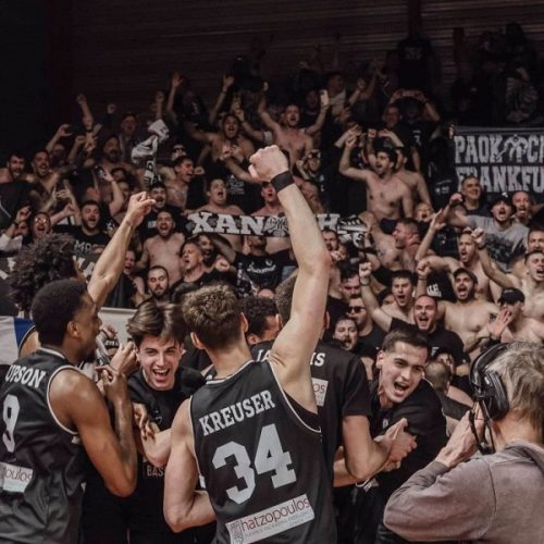 Πανικός για τον ΠΑΟΚ: «Τρέλα» των οπαδών και αποθεωτική υποδοχή στο αεροδρόμιο