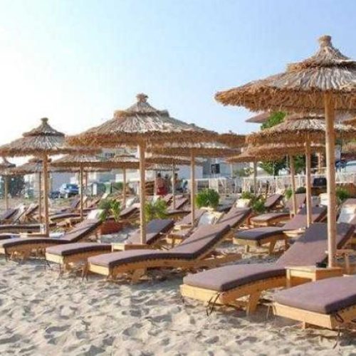 «Μάστιγα» η αισχροκέρδεια στα ελληνικά νησιά – Απίστευτο ποσό για μια ξαπλώστρα