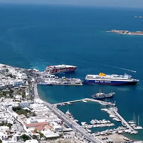 Πάρος: Καταγγελίες για «πειρατικά» βανάκια Ρομά στο λιμάνι – Τουρίστες περιγράφουν σκηνικό φόβου