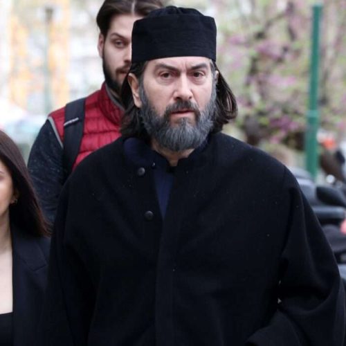 «Κιβωτός»: 4 πρώην τρόφιμοι «ΑΝΑΚΑΛΕΣΑΝ» τις κατηγορίες εναντίον του πατρός Αντωνίου