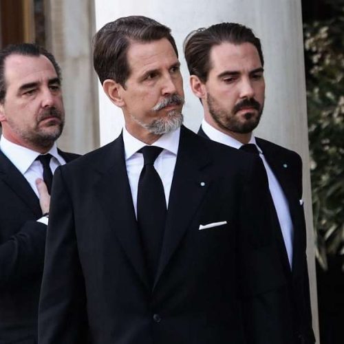 Την ακύρωση του επιθέτου Ντε Γκρες στα μέλη της τέως βασιλικής οικογένειας ζητά καθηγητής Νομικής
