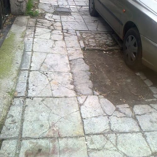 Σκληρη «δοκιμασία» το περπάτημα στον Πειραιά – Το νέο «αστικό σπορ» (ΦΩΤΟ)