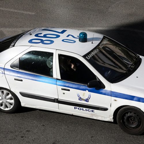 Σύλληψη ανήλικου με ρουκέτα έξω από σχολείο στη Νίκαια – Χειροπέδες και στον πατέρα