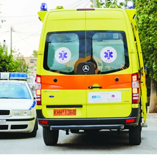 «Ασύλληπτο» τροχαίο: 91χρονος δεν είδε εγκαίρως το όχημα και «καρφώθηκε» πάνω σε οικογένεια με ανήλικα