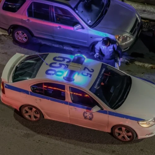 ΣΥΝΕΛΗΦΘΗΣΑΝ ΔΥΟ ΑΝΗΛΙΚΟΙ ΠΟΥ ΡΗΜΑΖΑΝ ΚΑΤΑΣΤΗΜΑΤΑ ΣΤΗ ΘΕΣΣΑΛΟΝΙΚΗ ΜΕ ΜΑΧΑΙΡΙ