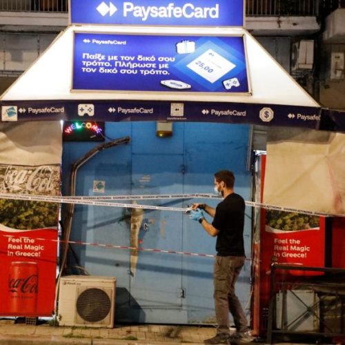 Αιματηρή ληστεία στη Λεωφόρο Αλεξάνδρας: Μαχαίρωσαν υπάλληλο περιπτέρου