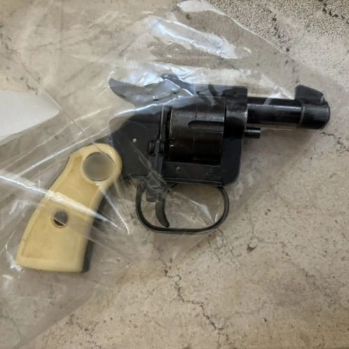 73χρονος απείλησε με περίστροφο υπάλληλο καταστήματος για να τον ληστέψει