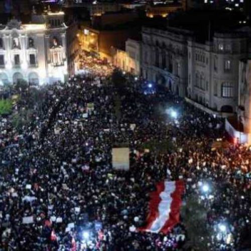 ΚΑΙ ΤΟ ΠΕΡΟΥ ΠΗΡΕ ΦΩΤΙΑ! ΕΞΕΓΕΡΣΗ ΣΕ ΠΑΝΩ ΑΠΟ ΠΕΝΗΝΤΑ ΠΟΛΕΙΣ!!!