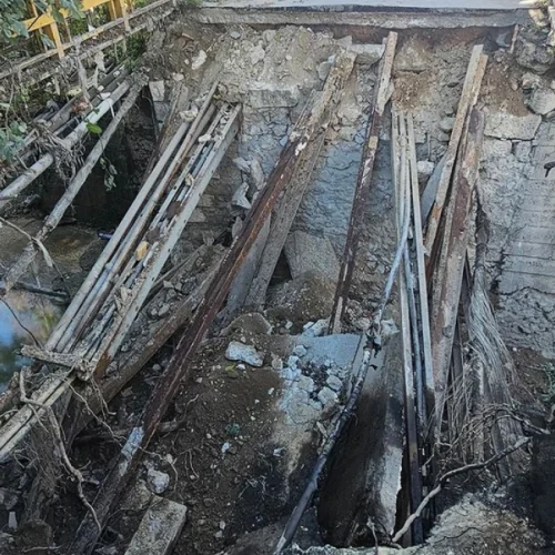 Υπό κατάρρευση η Ελλάδα Μητσοτάκη – Πέφτουν οι γέφυρες και αρπάζουν φωτιά