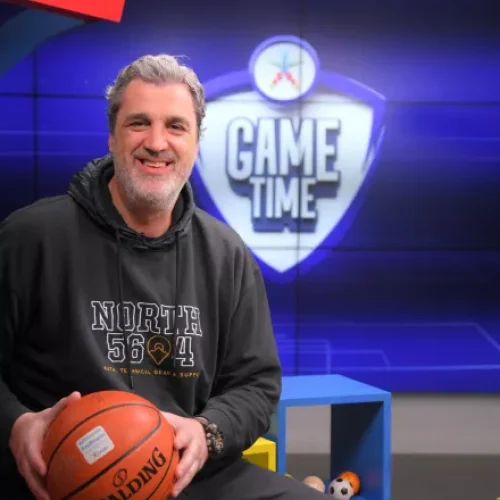 Ο Νίκος Οικονόμου στο ΟΠΑΠ Game Time: Ο Μήτογλου, τα δάκρυα με τον Αλβέρτη και το όνειρό του να γίνει πιλότος (trailer)