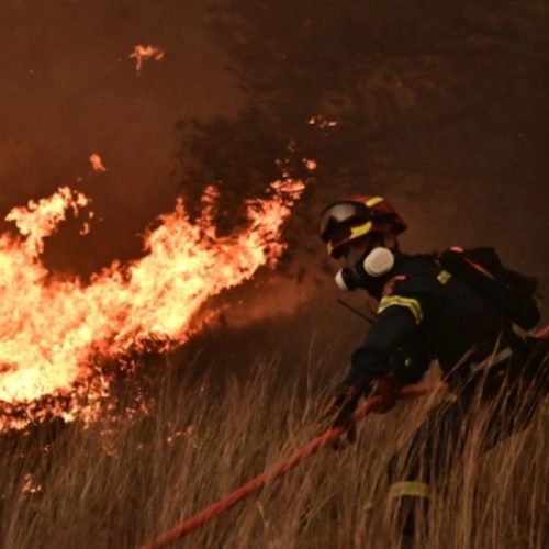 Φωτιά στην Ανατολική Μάνη: Στη μάχη 4 εναέρια μέσα