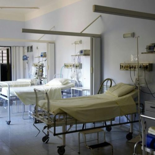 Λάθος μετάγγιση αίματος σε ασθενή ιδιωτικής κλινικής οδήγησε σε τρεις συλλήψεις.