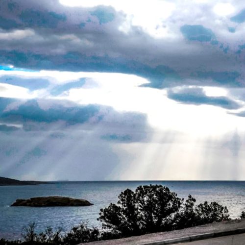 Ηλιοφάνεια με σύννεφα σήμερα – Βροχές σε ποιες περιοχές
