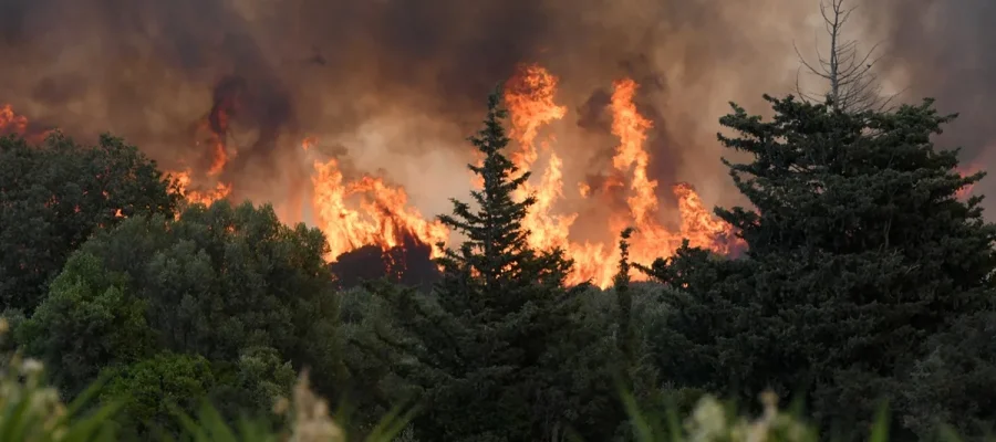 Ακραίος κίνδυνος πυρκαγιάς – Κατάσταση συναγερμού αύριο σε Αττική και Εύβοια