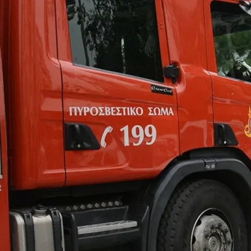 Φωτιά-σοκ στην Κυψέλη – Κάηκαν 3 οχήματα σε κεντρικό δρόμο, μεγάλη κινητοποίηση της πυροσβεστικής