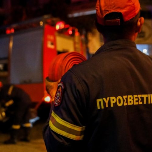 Συναγερμός στην Αμυγδαλέζα μετά από πυρκαγιά σε κοντέινερ στη δομή λαθρομεταναστών