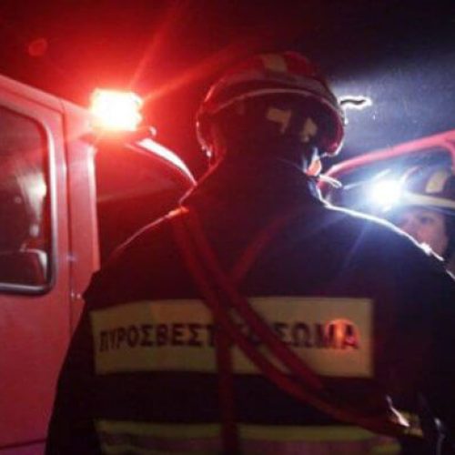 Φωτιά σε διαμέρισμα στην Καλλιθέα, 70χρονος ανασύρθηκε χωρίς τις αισθήσεις του