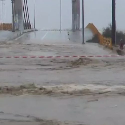 Λάρισα: «Πλημμύρισε» ο Αγιόκαμπος από ρέμα που υπερχείλισε