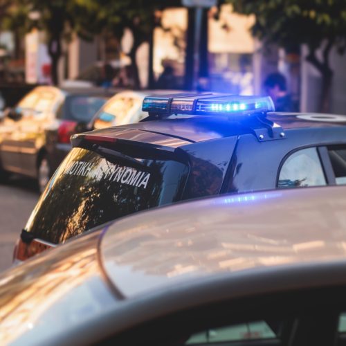 Επίθεση σε ζευγάρι σε ΑΤΜ στο κέντρο της Αθήνας: 28χρονος χτύπησε άνδρα με σχοινί και γάντζους