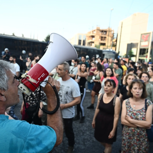 Πήγαν για πορεία, γύρισαν με εγκαύματα – Μολότοφ δίπλα σε πολίτες στη μέση του δρόμου! (ΦΩΤΟ-ΒΙΝΤΕΟ)