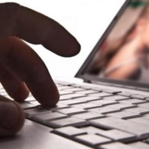 Σοκ στη Λάρισα: 13χρονος κατηγορείται για παιδική πορνογραφία μέσω τεχνητής νοημοσύνης