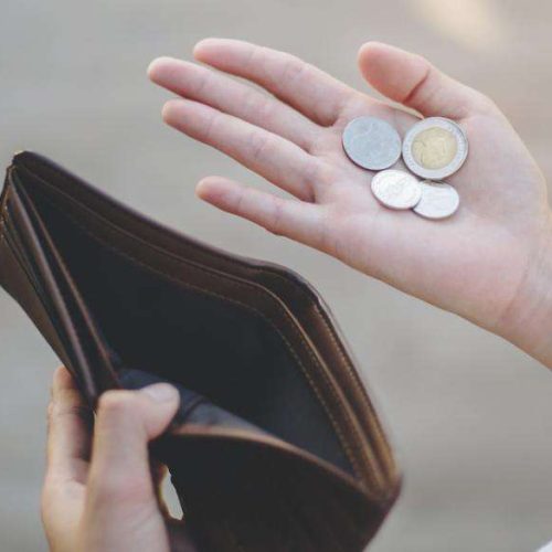 Καταρρέει το αφήγημα της ΔΕΘ – Οι Έλληνες στους πιο «στερημένους» της ΕΕ