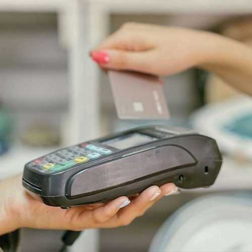 «ΔΙΑΜΑΡΤΥΡΟΝΤΑΙ ΕΝΤΟΝΑ» οι έμποροι της Θεσσαλονίκης για το «ΧΑΡΑΤΣΙ» στα POS – «ΤΙ ΣΥΜΒΑΙΝΕΙ»