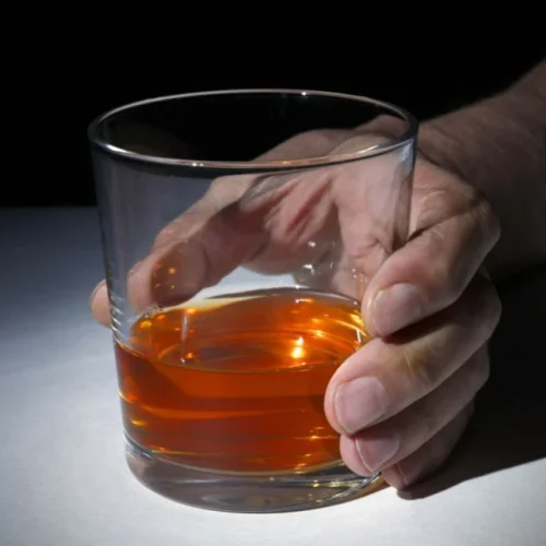 Σύλληψη 40χρονου στον Βόλο για πώληση αλκοόλ σε ανηλίκους