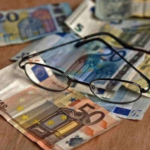 Η «ΑΥΞΗΣΗ» ΤΩΝ 12 ΕΥΡΩ ΚΑΙ ΤΑ ΧΡΙΣΤΟΥΓΕΝΝΑ ΜΕ ΤΗΝ ΑΔΕΙΑ ΤΣΕΠΗ ΓΙΑ ΤΟΥΣ ΣΥΝΤΑΞΙΟΥΧΟΥΣ